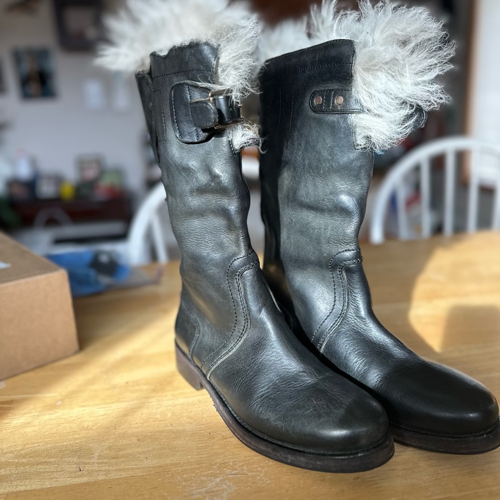 Burberry Black Leather and Shearling Boots
